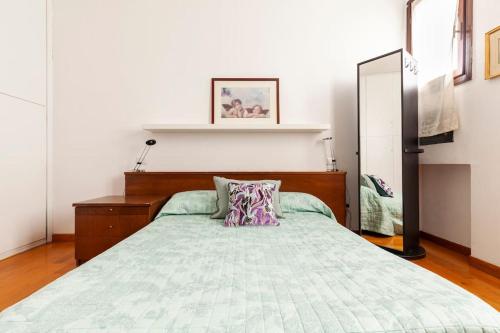 a bedroom with a large bed and a mirror at Milano San Siro Stadium Rho Fair Pool Garden WiFi in Milan