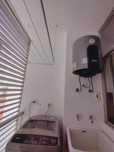 a room with a toaster and a sink in a room at Acogedor Departamento 3 Hab Piura in Piura