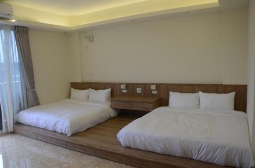 Una cama o camas en una habitación de Rebecca Hostel