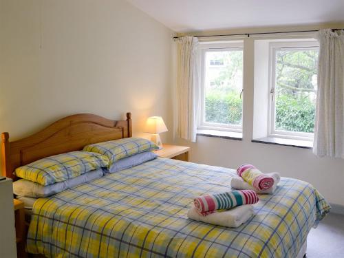 a bedroom with two beds and two windows at Paget in Saint Kew