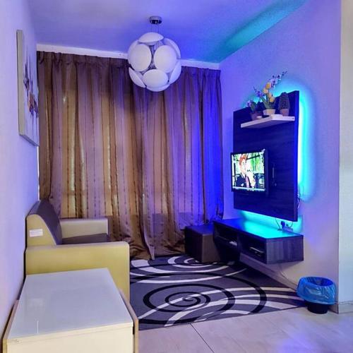 TV tai viihdekeskus majoituspaikassa Luxury UUC Homestay KKIP Telipok Kota Kinabalu