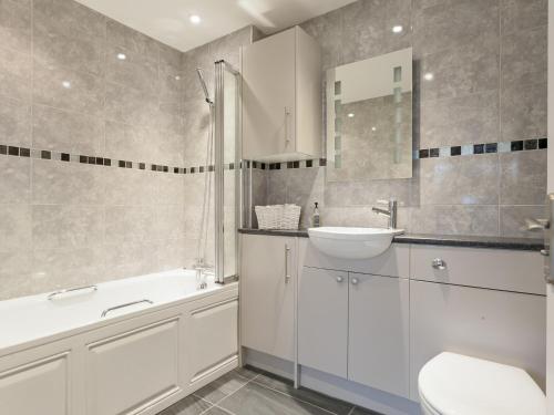 a bathroom with a sink and a tub and a toilet at Longview in Stanton Saint Quintin