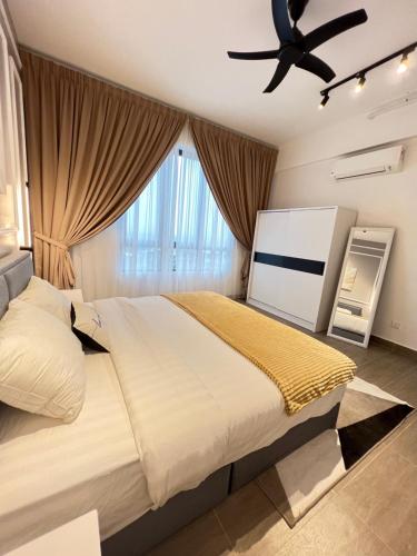 Postel nebo postele na pokoji v ubytování Rizz Residence Troika KB