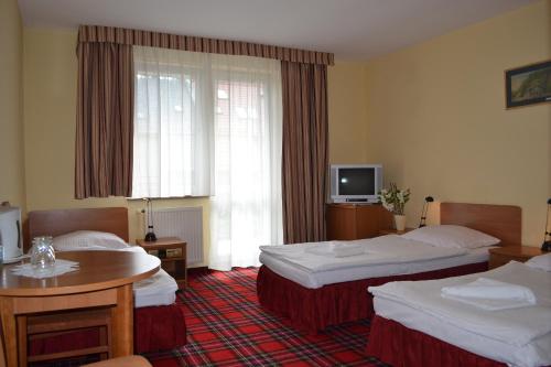 Ένα ή περισσότερα κρεβάτια σε δωμάτιο στο Pensjonat Beata