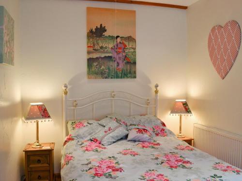 a bedroom with a bed with pink flowers on it at Alpine Lodge in Burgh le Marsh