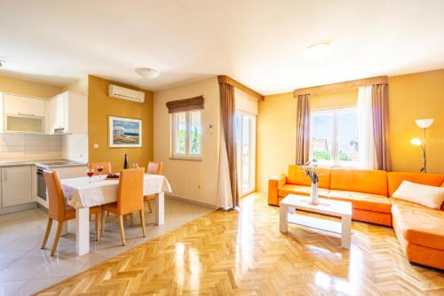 Karchna Erica central location in countyside with large barbecue area