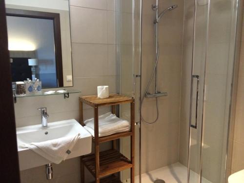 Kylpyhuone majoituspaikassa Kyriad Argenteuil