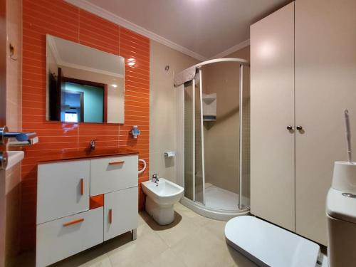 Vonios kambarys apgyvendinimo įstaigoje Acogedor apartamento en Silgar