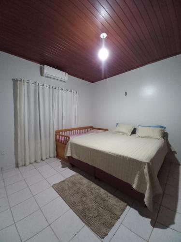 a bedroom with a bed with a wooden ceiling at CASA COM PISCINA EM ÁREA NOBRE in Boa Vista