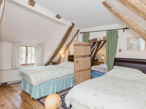 2 camas en un ático con 2 camas en The Croft - 28243 en Sible Hedingham