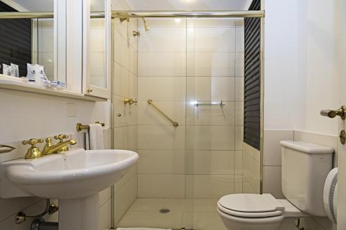 a bathroom with a sink and a toilet and a shower at Transamerica Executive Higienópolis in Sao Paulo