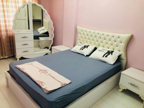 a bedroom with a bed and a mirror at City center home in Karataş