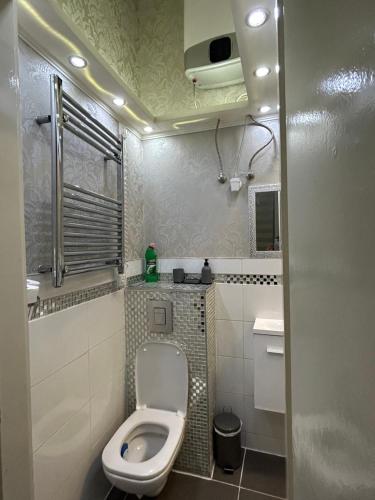 Kúpeľňa v ubytovaní Roland Apartment Downtown - Akácfa