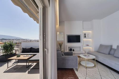 A Sunkissed retreat under the Acropolis