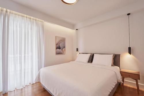 A Sunkissed retreat under the Acropolis