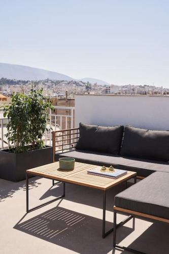 A Sunkissed retreat under the Acropolis