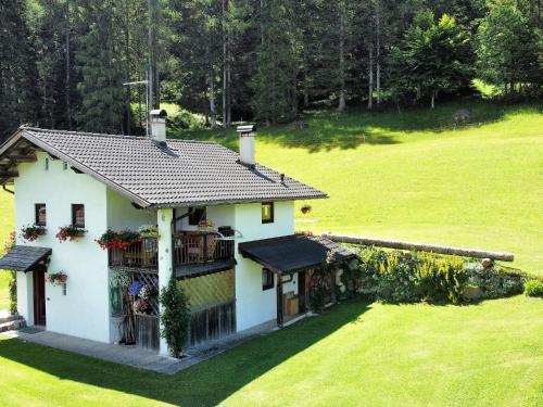 Attractive chalet in Transacqua with garden