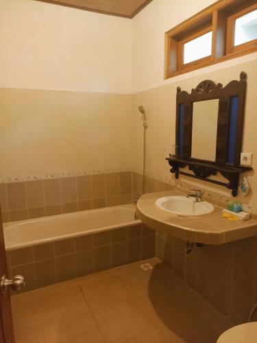 Ένα μπάνιο στο Kusnadi Hotel