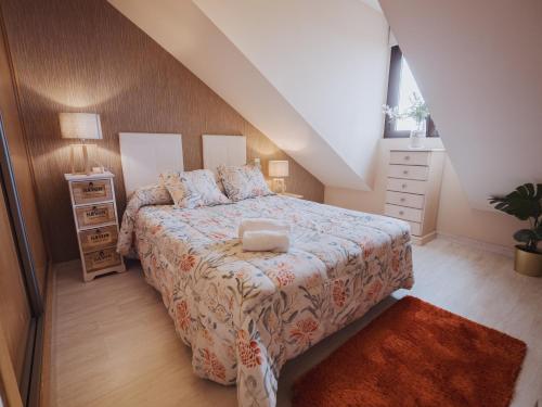 a bedroom with a bed with a white bedspread at Apartamento "RASCALINDES" in Tordesillas
