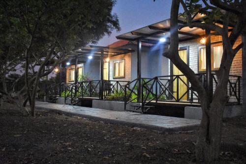 Vrt ispred objekta Agralam Cottages @Raghunandan Resort