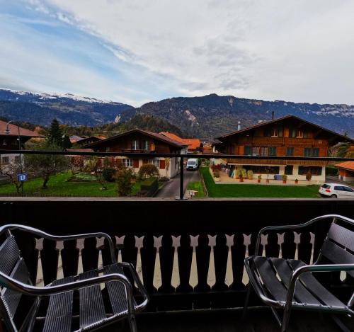 Vista generica sulle montagne o vista sulle montagne dall'interno del lodge