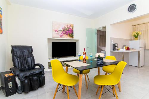 Kuchyň nebo kuchyňský kout v ubytování DERMATAS RESIDENCE HERAKLION CITY CENTER