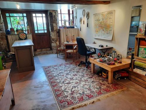 Coin salon dans l'établissement Le Clos de la Fuie, La Perrière, Perche