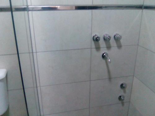 Bilik mandi di Posada del Viajero San Rafael