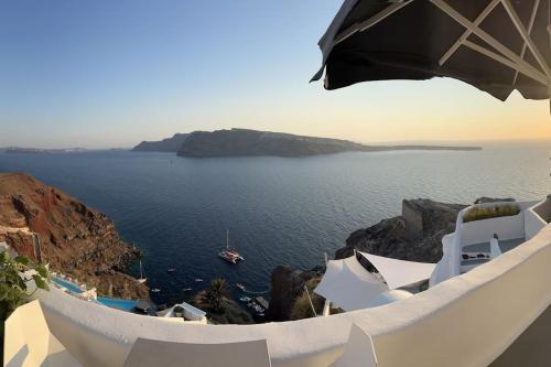Gallery image of Lioyerma Cave Villa2 with Private Hot Tub in Oia