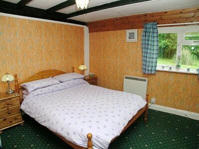 Giường trong phòng chung tại Marlott -17134