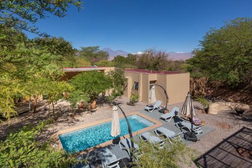 an overhead view of a pool with chairs and a house at Casa Solcor Boutique Bed & Breakfast in San Pedro de Atacama