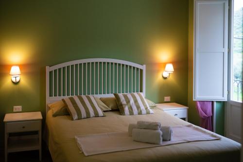a bedroom with a bed with two towels on it at L'ALBERO DELLA MANNA in Patti