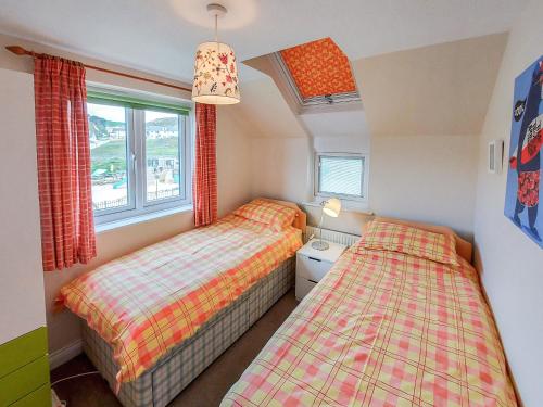セント・アグネスにあるKingsholmの小さな部屋 窓2つ付 ベッド2台