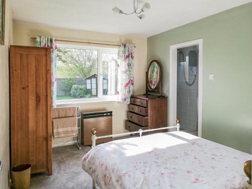 a bedroom with a bed and a window at 2 The Paddocks in Happisburgh