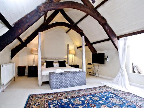 a bedroom with a bed and a tv in a room at Lyndale Cottage in Cawsand