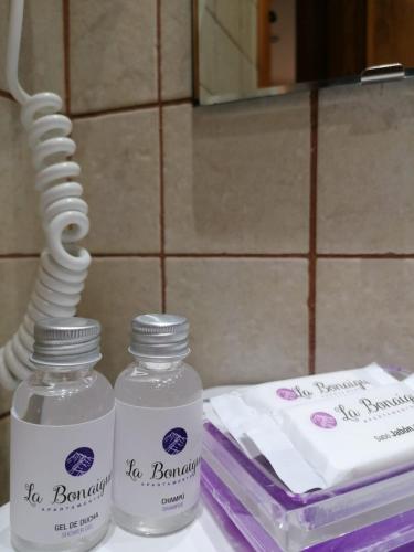 two bottles of hello bathroom products sitting on a counter at Apartaments La Bonaigua in Valencia de Aneu