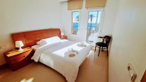 Postel nebo postele na pokoji v ubytování Vistamar Beach 30 min Barcelona