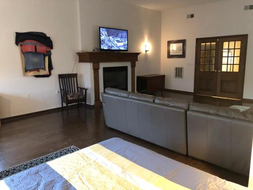 Dunbar Suite 2C – Photos 2
