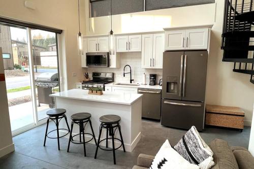 Gallery image of BRAND New Upscale Home- BEST location! in Whitefish