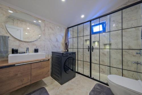 Koupelna v ubytování Fethiye Merkezde 6 Kişilik Lüks Villa
