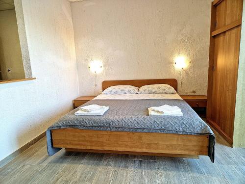 Postel nebo postele na pokoji v ubytování Apartments Ana
