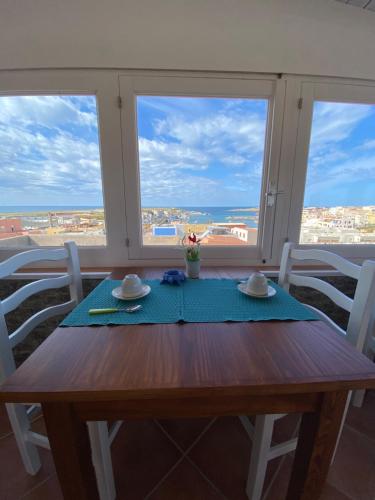 a dining room table with a view of the ocean at L’Olimpo sul mare in Lampedusa