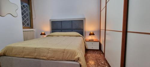 Una cama o camas en una habitación de BAM BAM Tiburtina