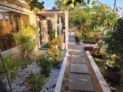 a garden with plants and a walkway at Barefoot mailman motel in Lantana