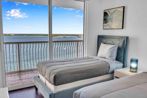 Легло или легла в стая в Central ocean view 3 bedrooms in Miami W Parking
