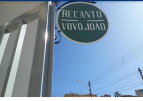 a sign on the side of aaniazonazona joko load at Recanto Vovô João in Cunha