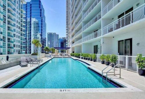 La pileta dentro o cerca de Ocean view 35th floor, in the heart of Miami