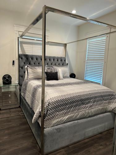 Gorgeous DTLA w/ View + Hot Tub! photo 8