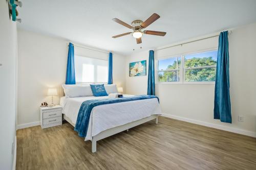 a bedroom with a bed and a ceiling fan at Ixora6 Heated pool mins to beach airport USSSA in Melbourne