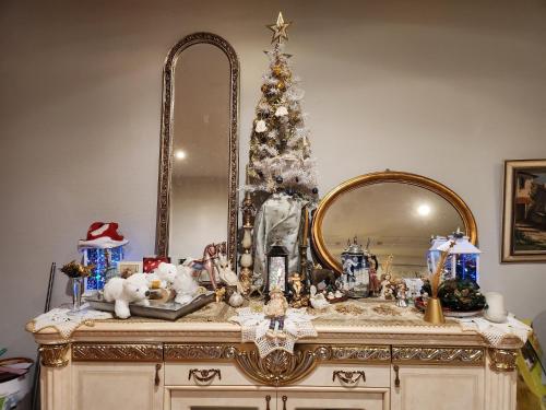 a dressing table with a christmas tree and a mirror at Gästehaus Beurener Mühle in Bad Bertrich